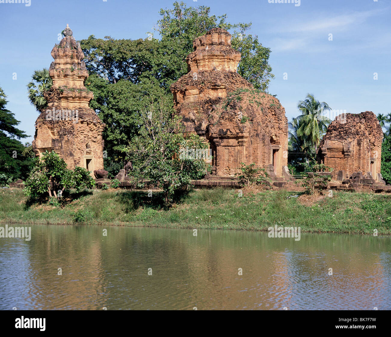 La ricoperta tempio Khmer di Prasat Si Koraphum, Thailandia, Sud-est asiatico, in Asia Foto Stock