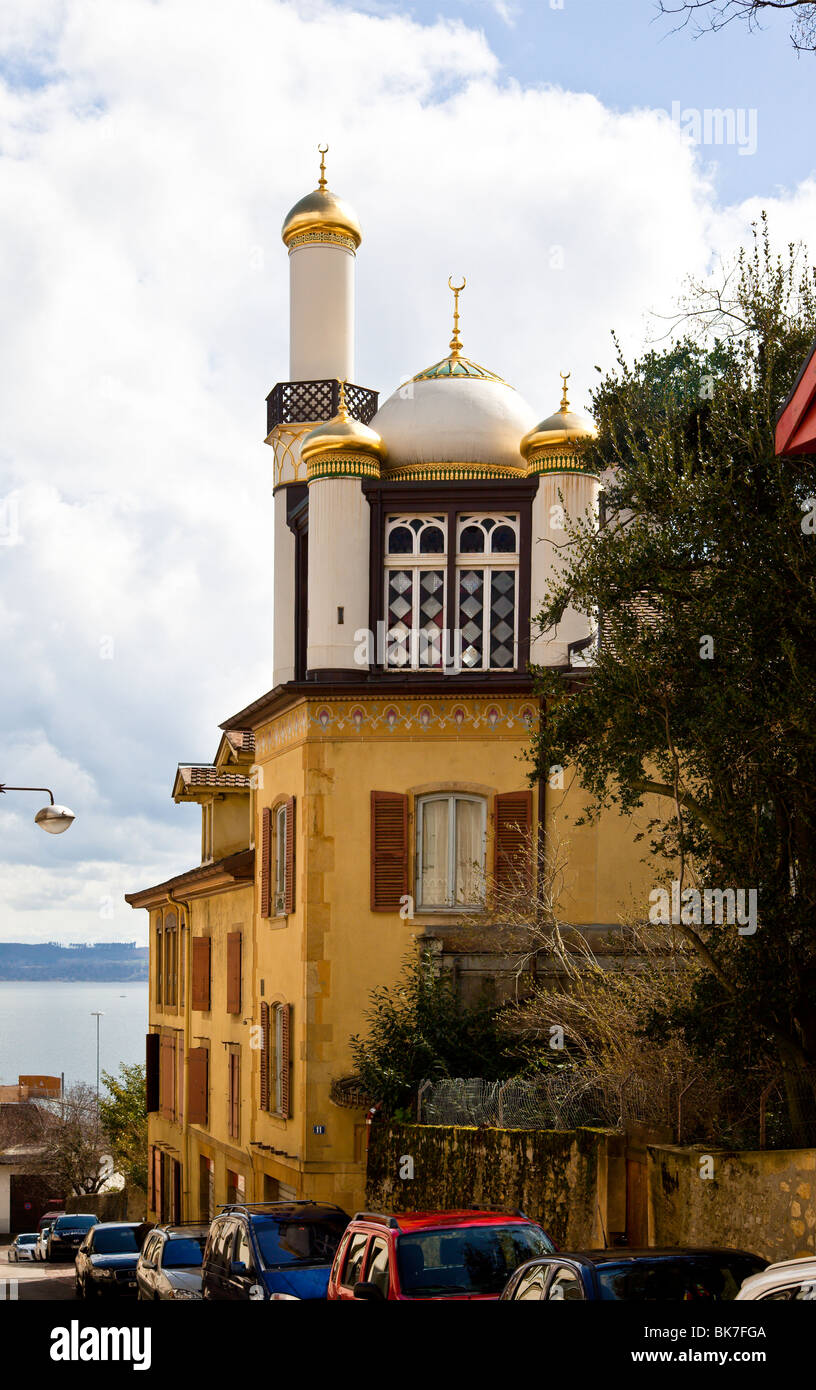 Moschea con minareti; Neuchatel, Svizzera. Charles Lupica Foto Stock