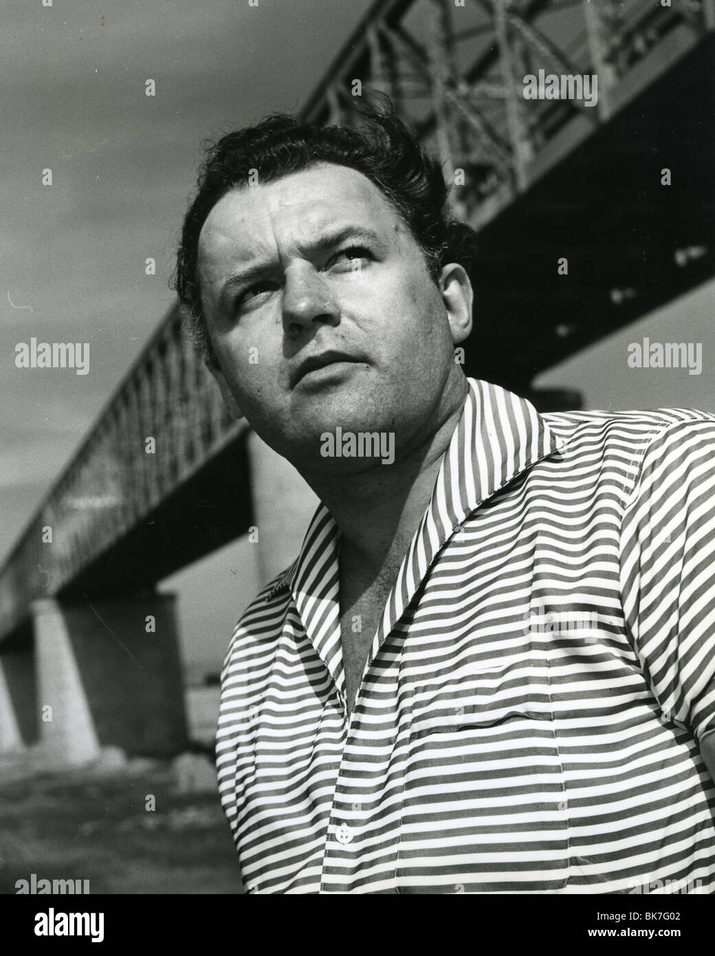 Attraverso il ponte - asta Steiger sulla posizione in Spagna per il 1957 Rank film Foto Stock