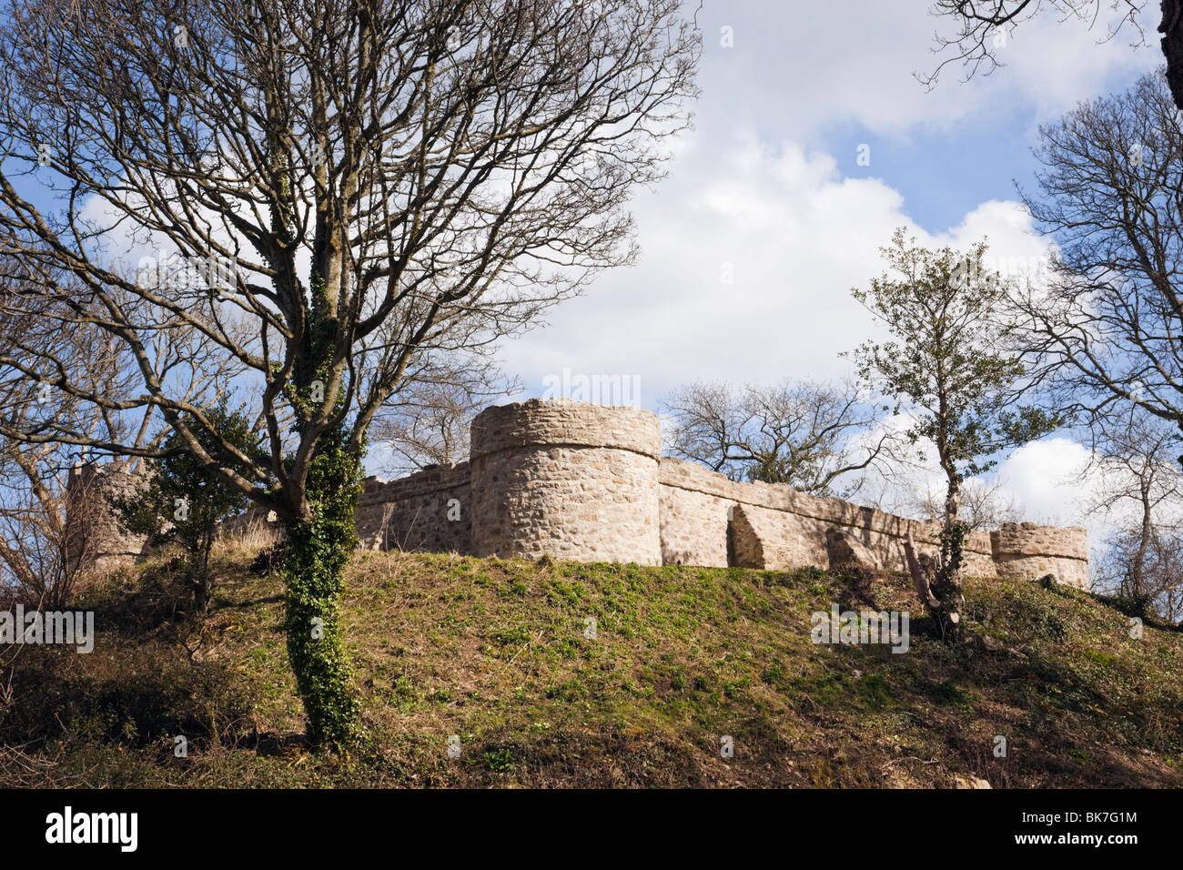Castell Aberlleiniog rovine del castello. Llangoed, Isola di Anglesey (Ynys Mon), il Galles del Nord, Regno Unito, Gran Bretagna. Foto Stock