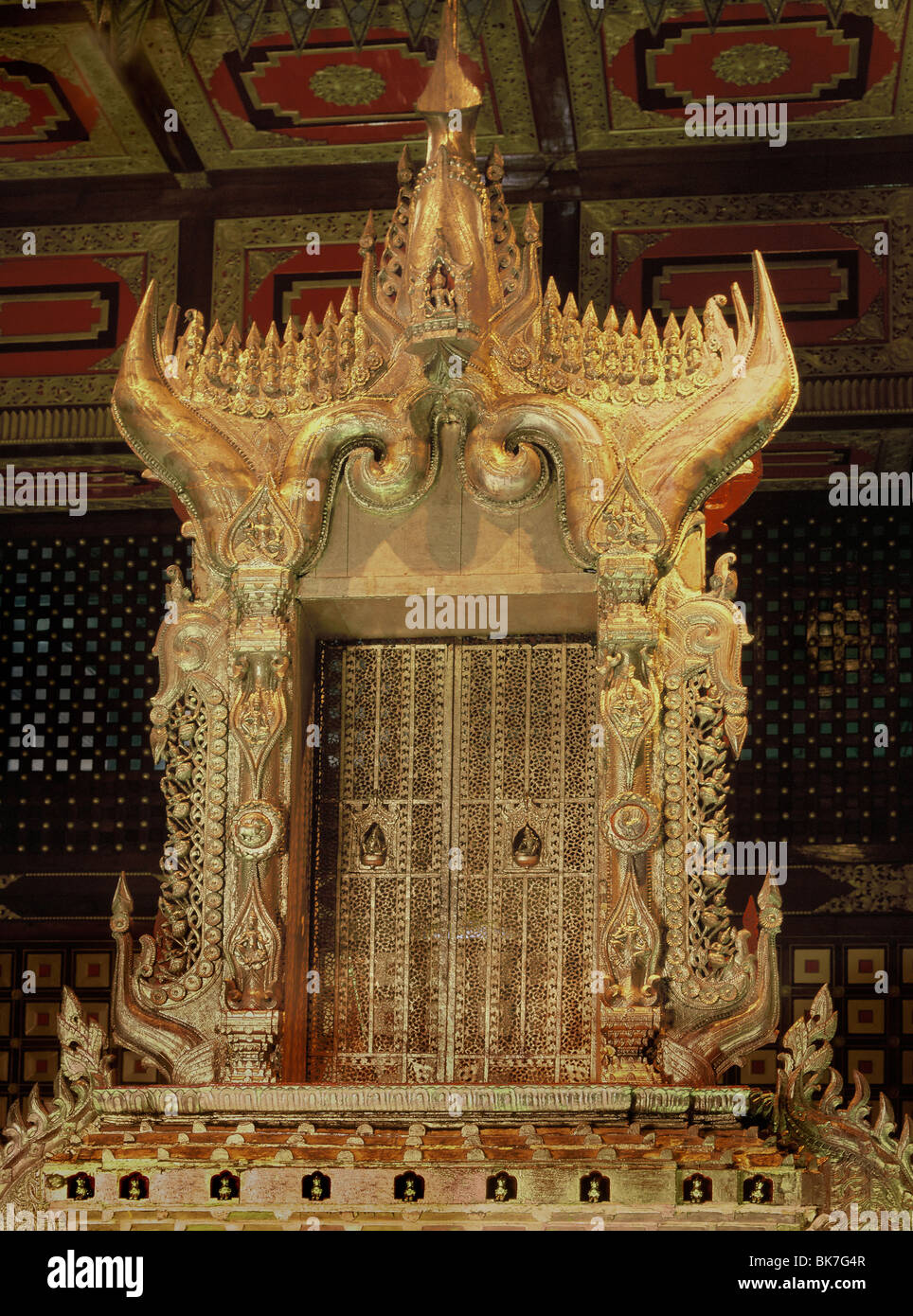 Il pavone trono del re della Birmania in Yangon (Rangoon), Myanmar (Birmania) Foto Stock