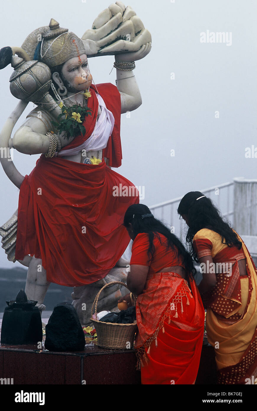 Tempio indiano nel lago sacro di Grand Bassin in Mauritius, Oceano indiano, Africa Foto Stock