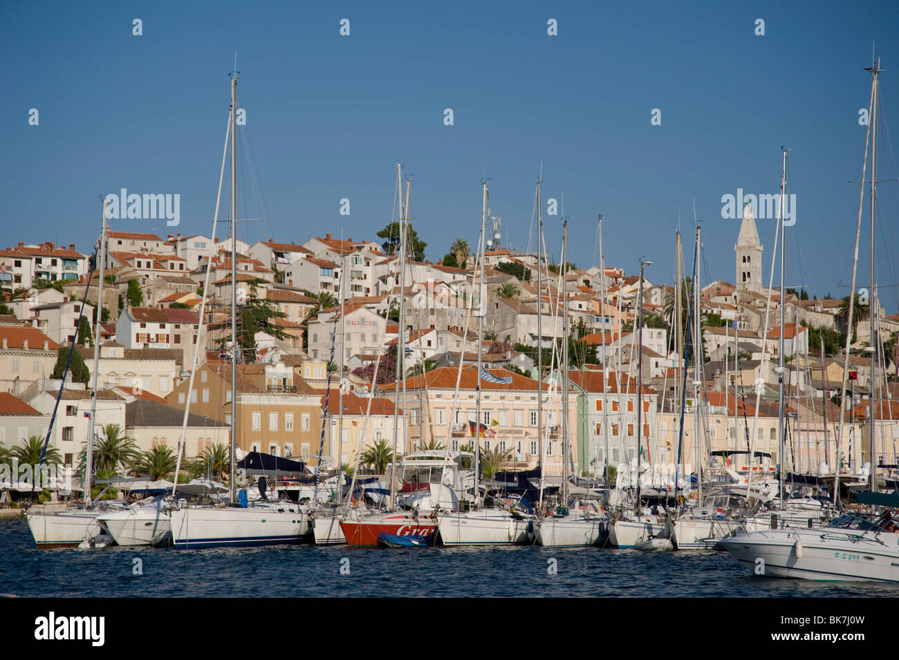 Le barche nel porto di Mali Losinj sull isola di Losinj nel Quarnaro, Croazia, Adriatico, Europa Foto Stock