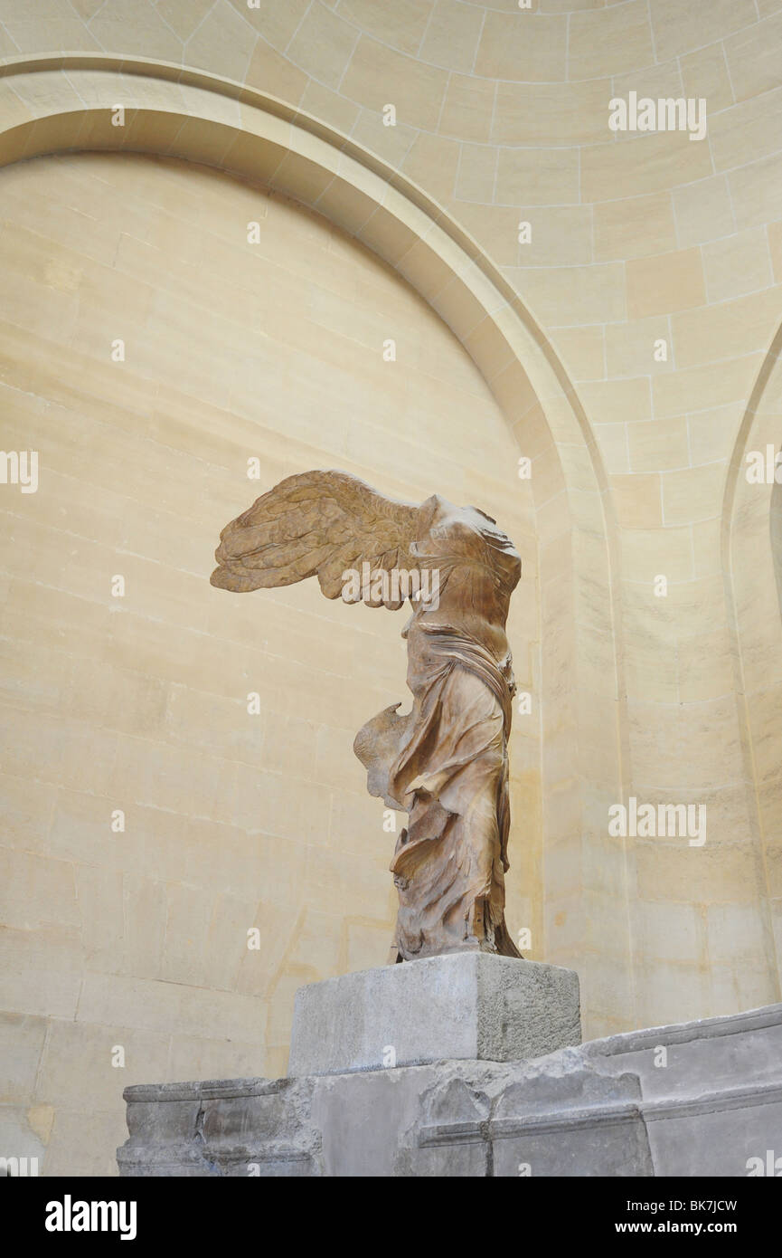 Francia Paris Louvre arte da museo la Vittoria Alata di Samotracia dea greca marmo Nike Foto Stock