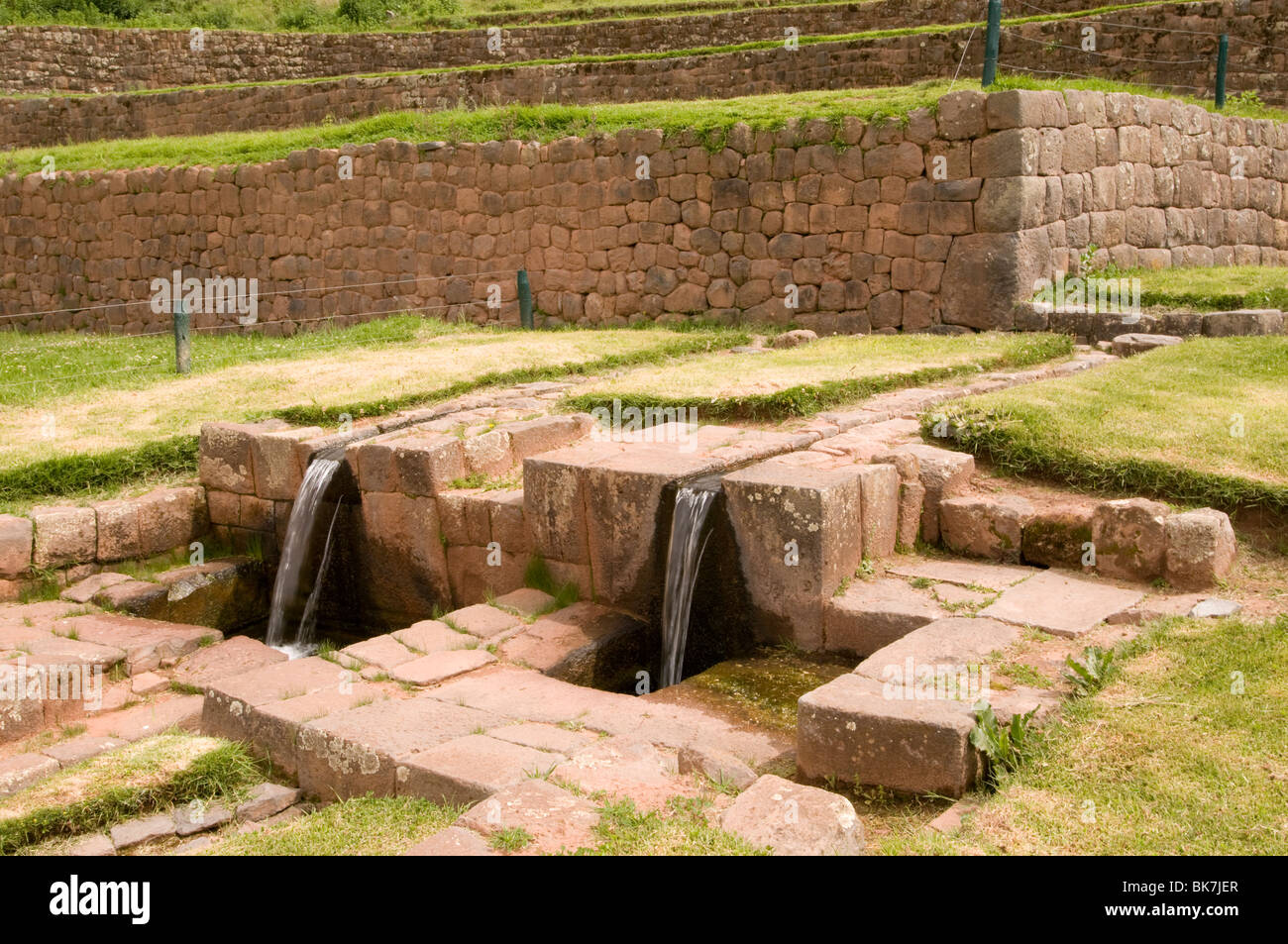 Tipon che era parte di un royal hacienda appartenenti alla Inca Yahuar Huaca situato vicino a Cusco, Perù Foto Stock