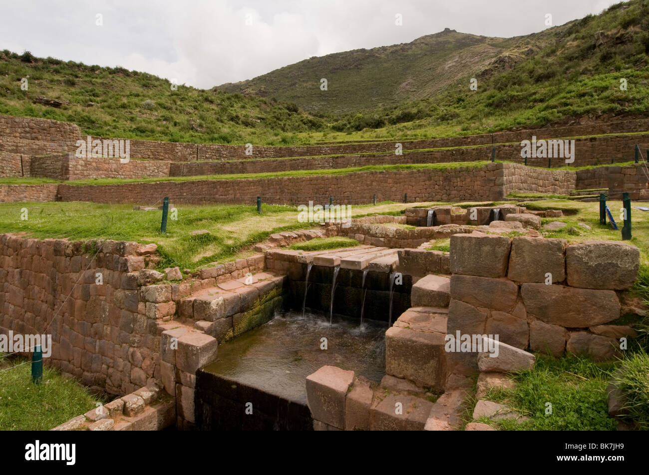 Tipon che era parte di un royal hacienda appartenenti alla Inca Yahuar Huaca situato vicino a Cusco, Perù Foto Stock