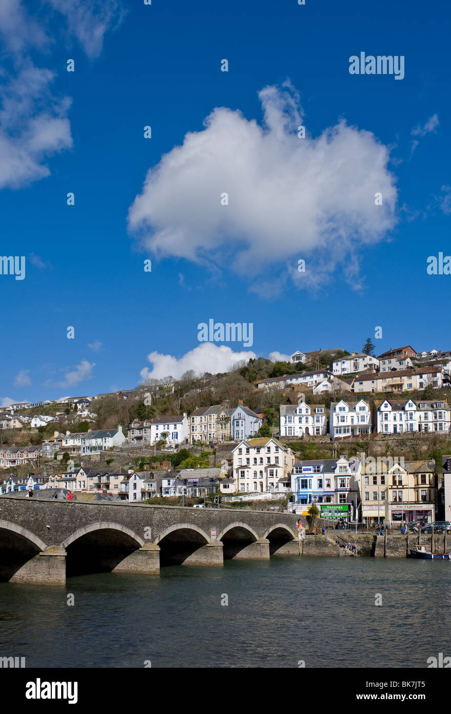 Looe ponte che attraversa il fiume Looe in Cornovaglia. Foto di Gordon Scammell Foto Stock