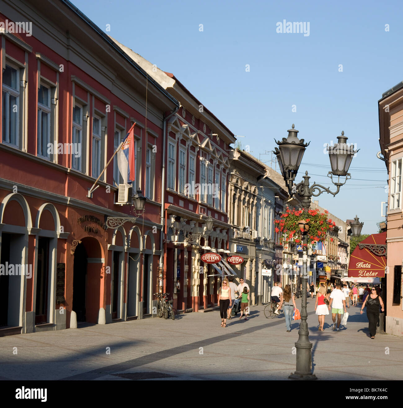Dunavska Street, una zona pedonale nel quartiere vecchio di Novi Sad, Serbia, Europa Foto Stock
