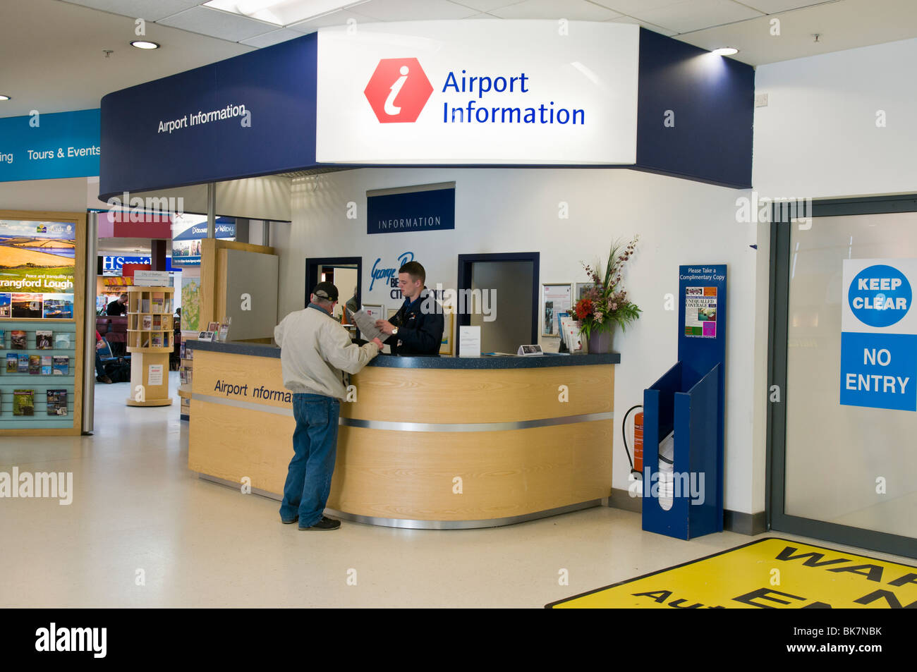 Banco informazioni a Belfast City Airport Foto Stock