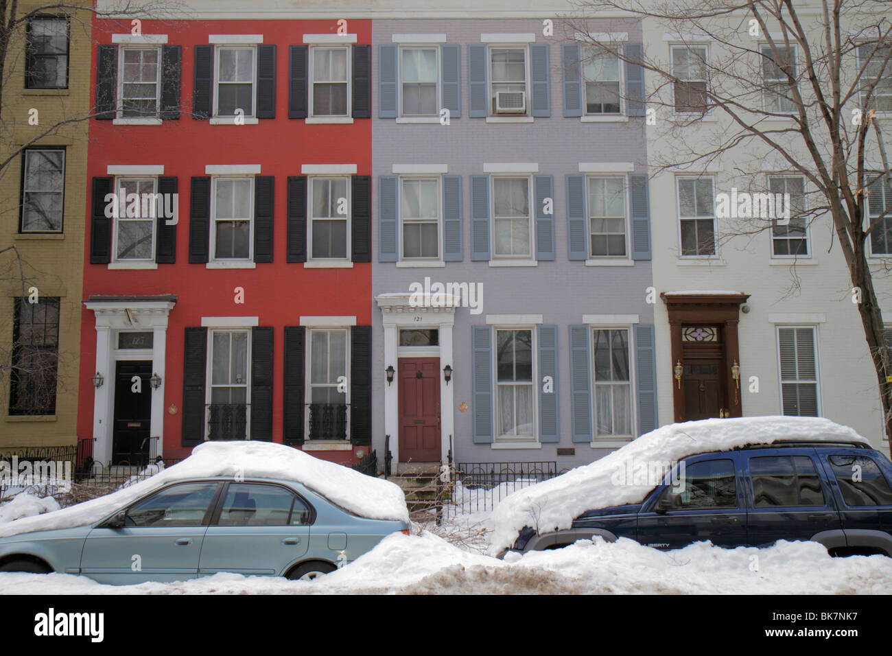 Washington DC, Capitol Hill, quartiere, case cittadine, edificio, auto parcheggiata, coperto di neve, inverno, meteo, DC100218066 Foto Stock