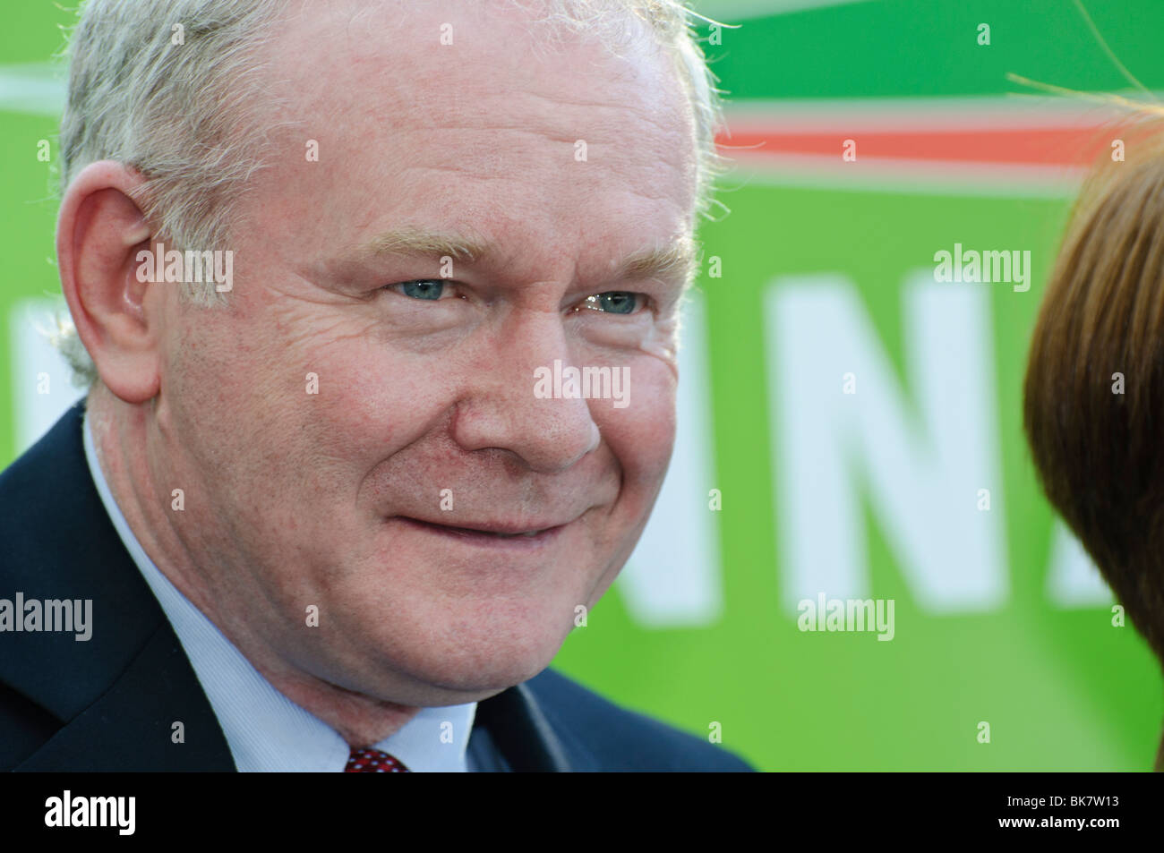 Martin McGuinness, vice primo ministro dell'Irlanda del Nord, al lancio del Sinn Fein Elezione del manifesto 2010 Foto Stock