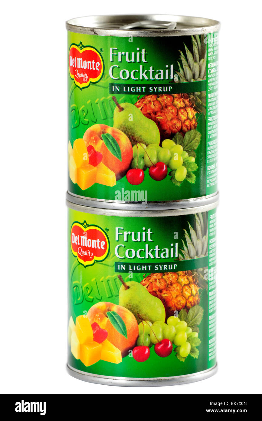 Due barattoli di Del Monte fruit cocktail in sciroppo leggero Foto Stock