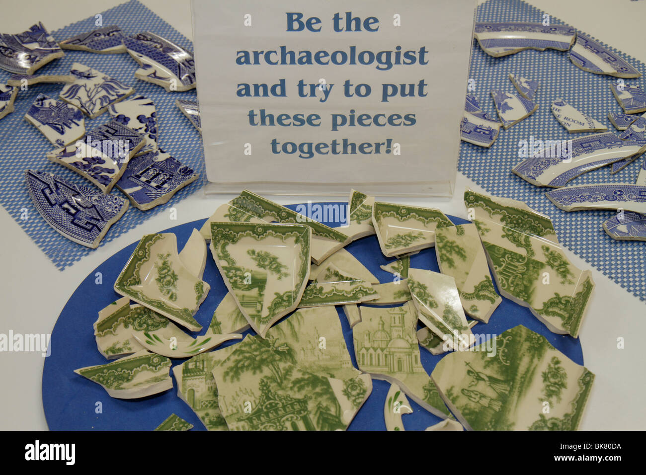 Alexandria Virginia,Old Town,Alexandria Archaeology Museum,scienza,umanita',passato,artefatto,ceramica,pezzi spezzati,frammento,mostra interattiva Foto Stock