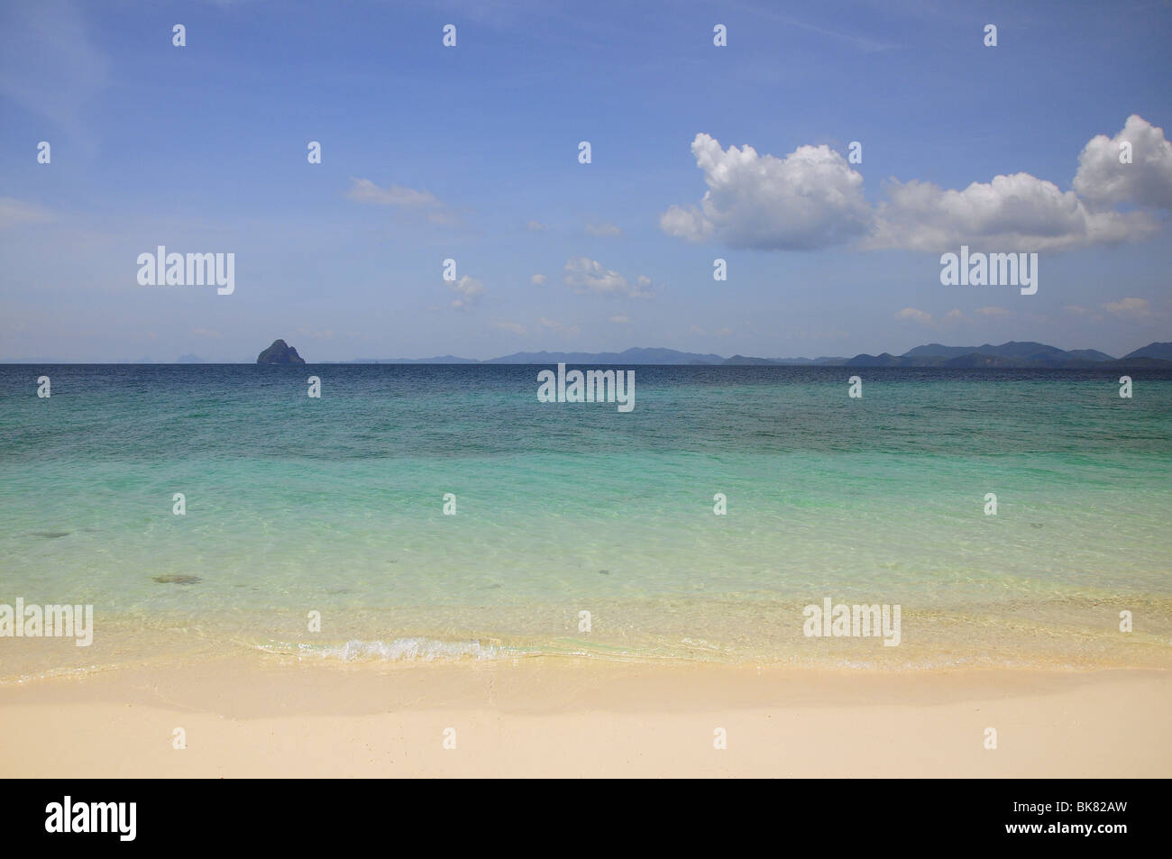Spiaggia sabbiosa tropicale Foto Stock