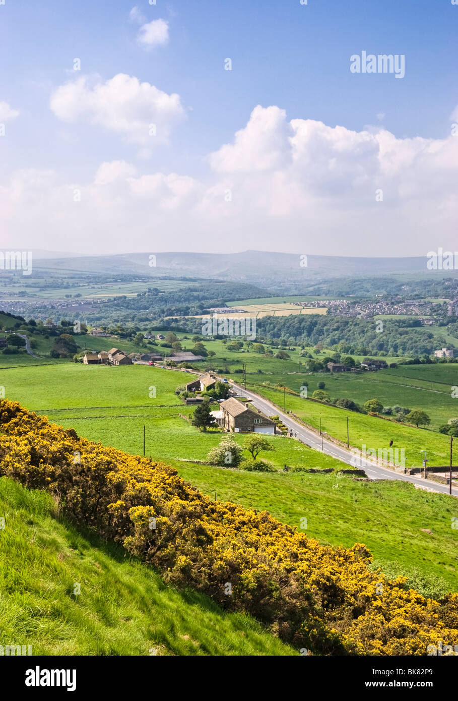 Vista la Holme Valley da Castle Hill, Huddersfield, West Yorkshire Regno Unito Foto Stock
