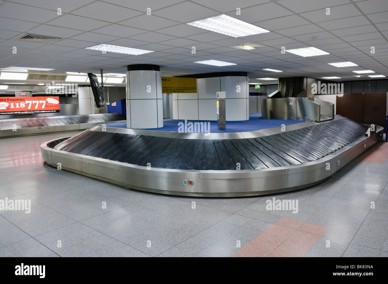 Bagagli vuoti/carosello bagagli in un aeroporto Foto Stock