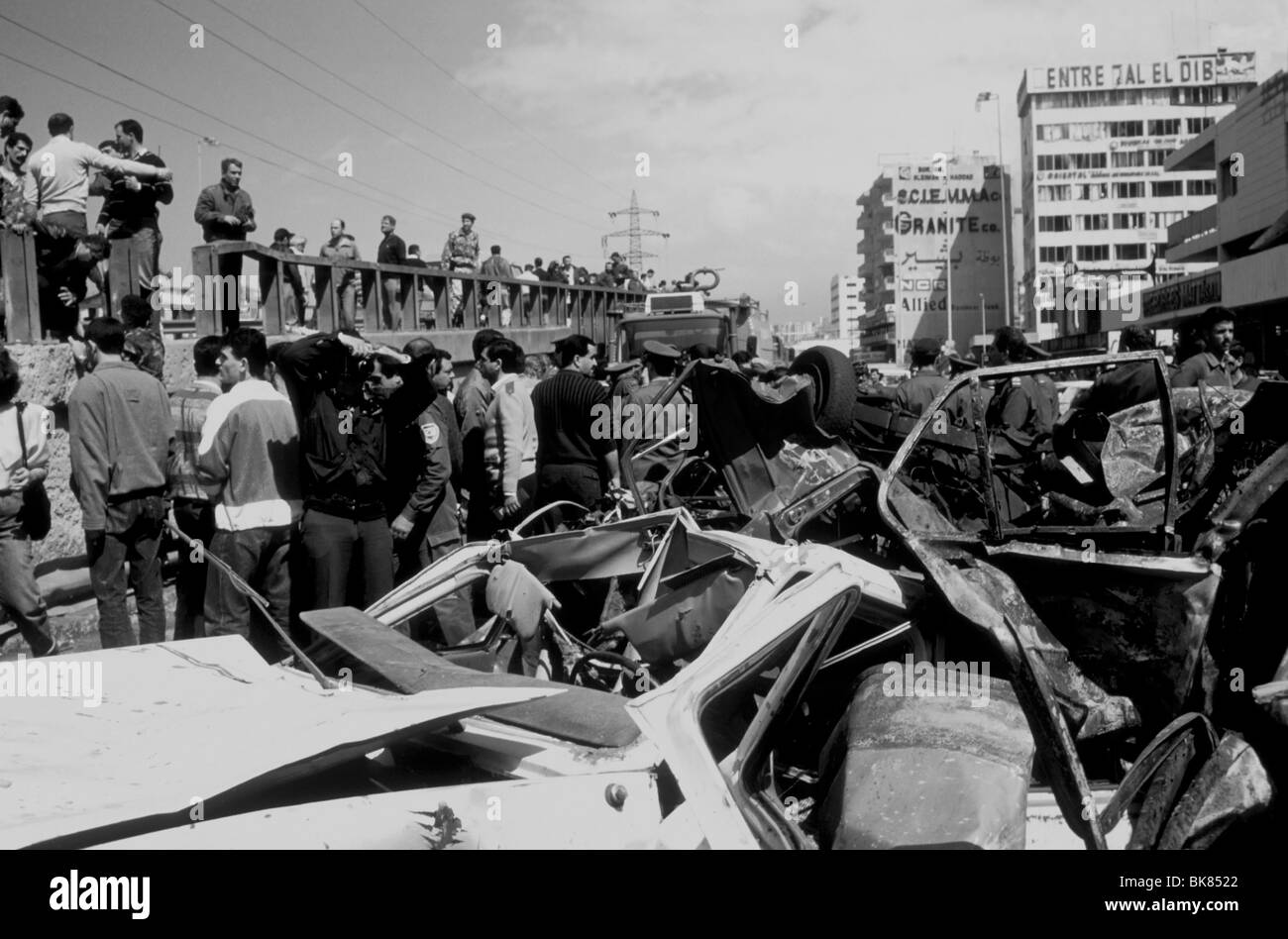 Esplosione di un auto bomba Zalka settore cristiano di Beirut, Libano guerra 1989 Foto Stock