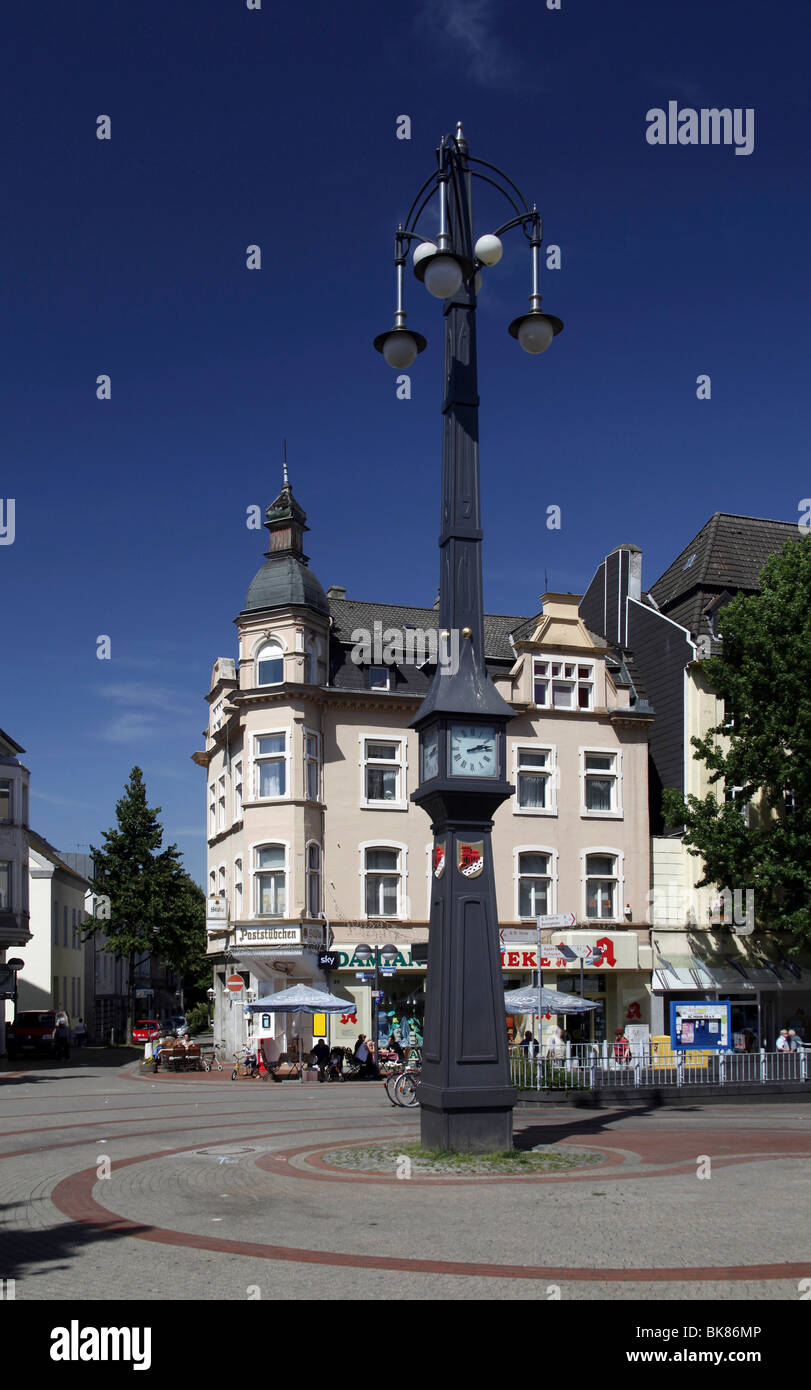 Edifici guglielmino nel Hoerde centro distretto con orologio'Schlanke Mathilde", "sottile" Matilde, Dortmund, Nord Rhine-Westp Foto Stock