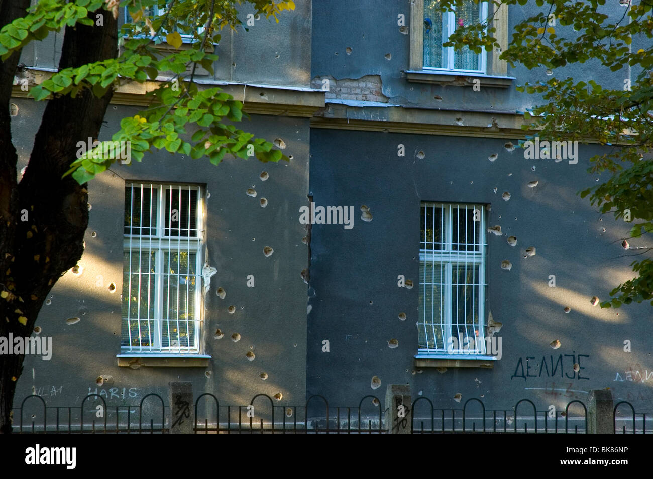 La Bosnia, Sarajevo, Guerra edificio danneggiato Foto Stock