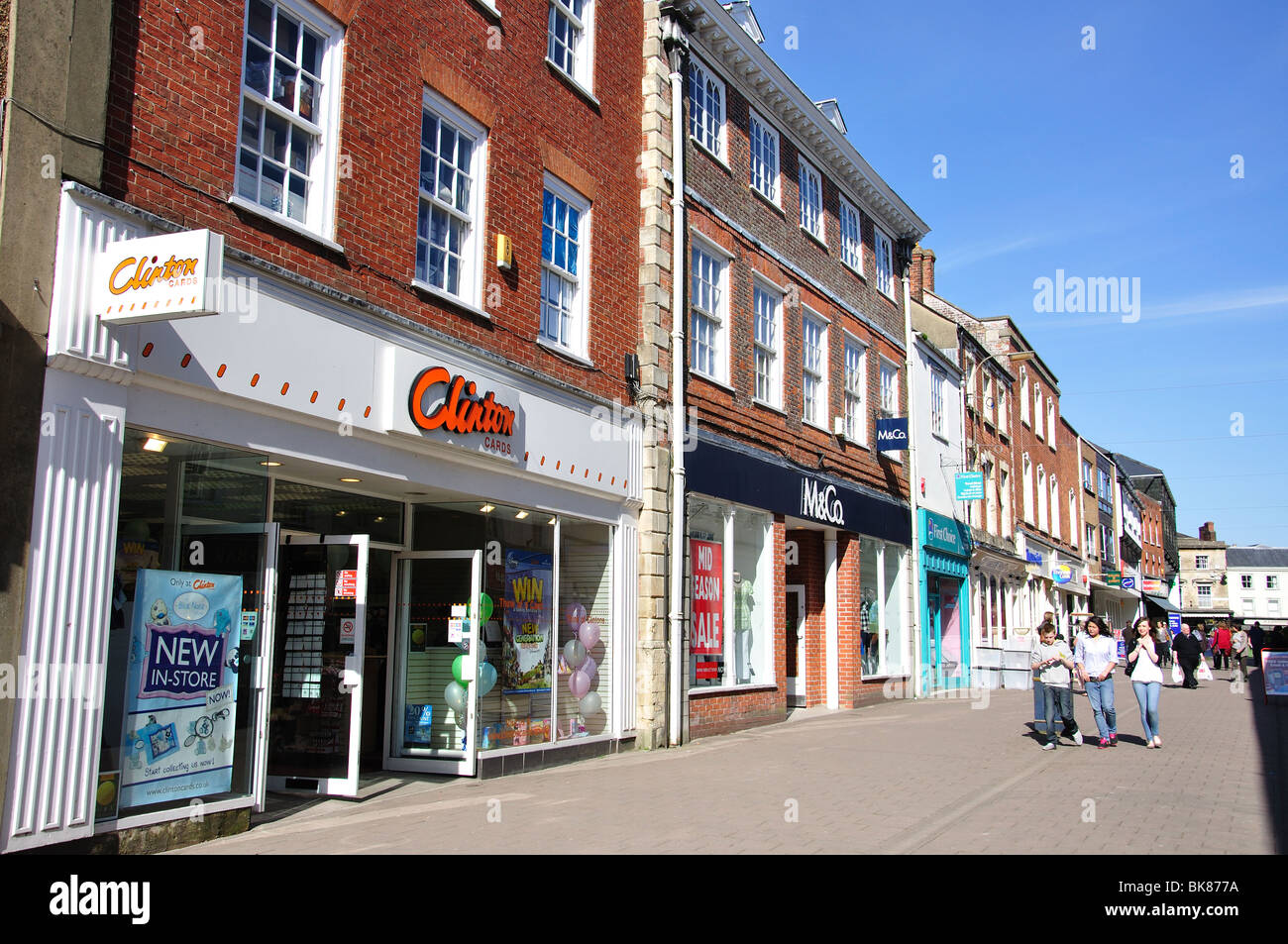 High street negozi, il Brittox, Devizes, Wiltshire, Inghilterra, Regno Unito Foto Stock