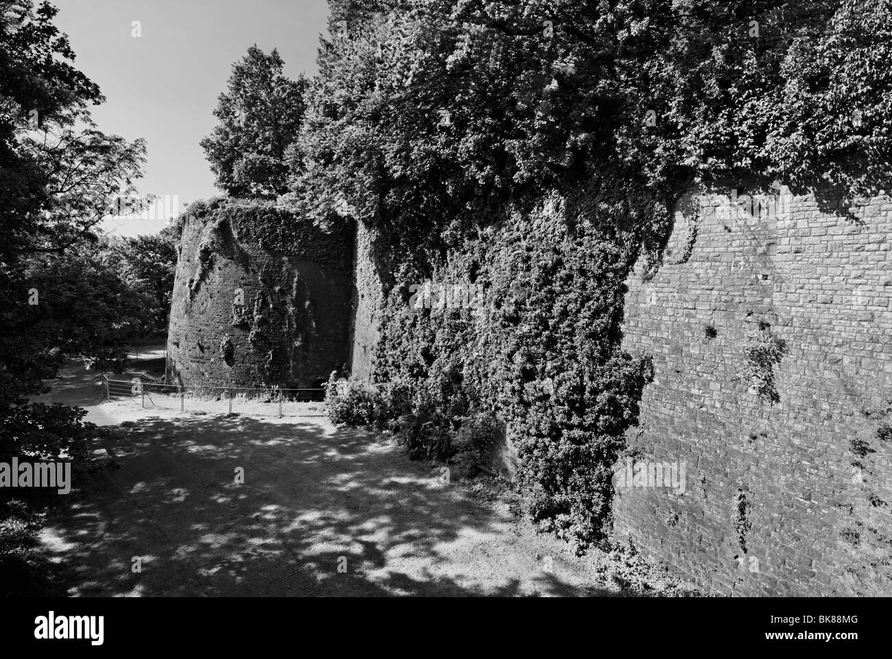 Recinzioni di pietra intorno al Castello di Sparrenburg nella città di Bielefeld. Foto Stock