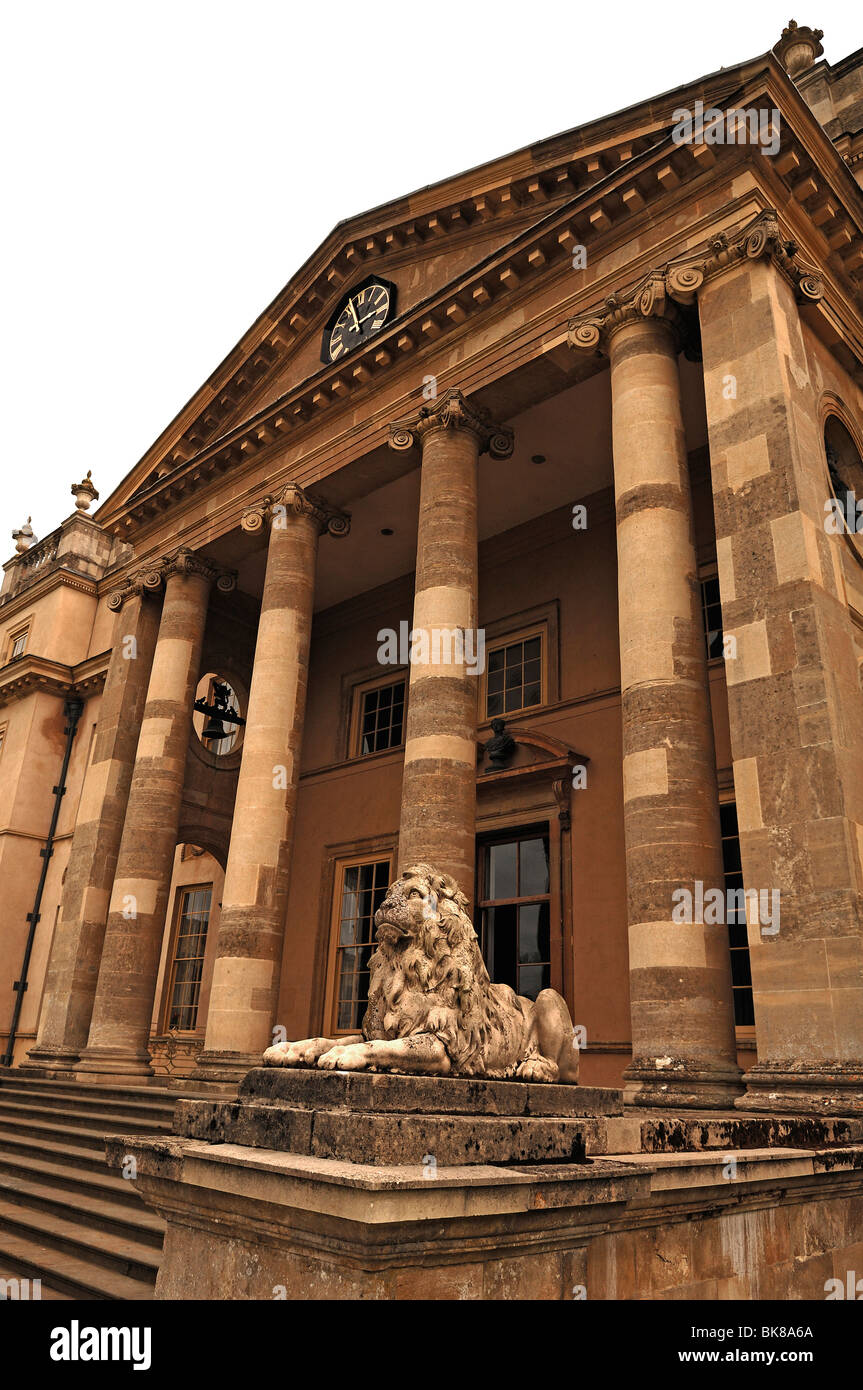 La facciata anteriore di Stowe scuola, scuola privata dal 1923, architettura dal 1770, classicismo, Stowe, Buckingham, Buckinghamshire Foto Stock