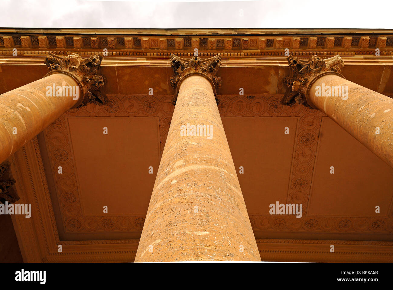 I pilastri dell'edificio principale, dettaglio di Stowe scuola, scuola privata dal 1923, architettura dal 1770, classicismo, Stowe, Buc Foto Stock