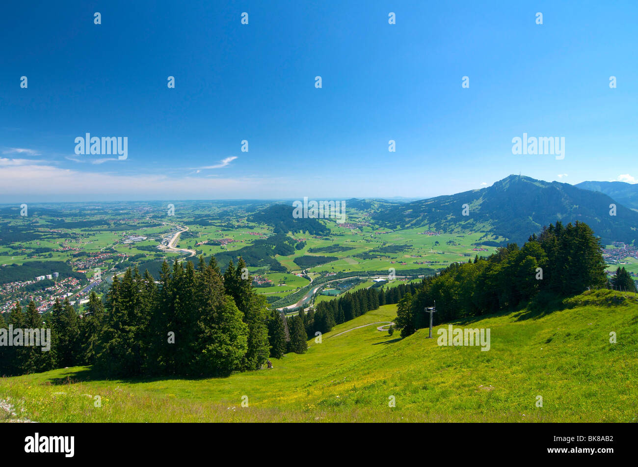 Vista a mezzogiorno da Gruenten montagna, Allgaeu, Baviera, Germania, Europa Foto Stock