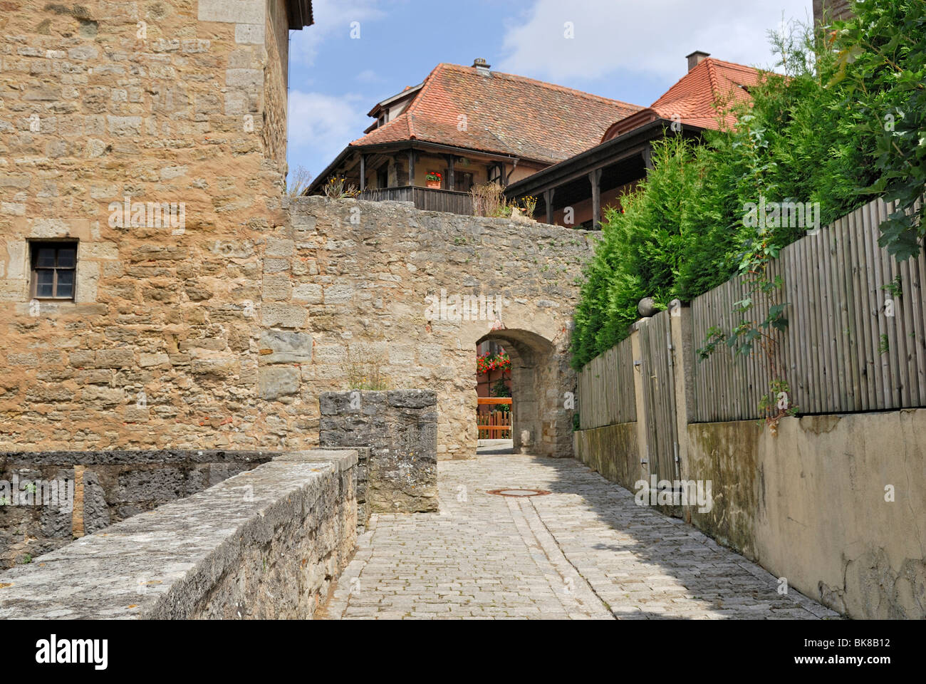 Mura storiche della città con porta Kobolzell, dettaglio, Rothenburg ob der Tauber, Baviera, Germania, Europa Foto Stock