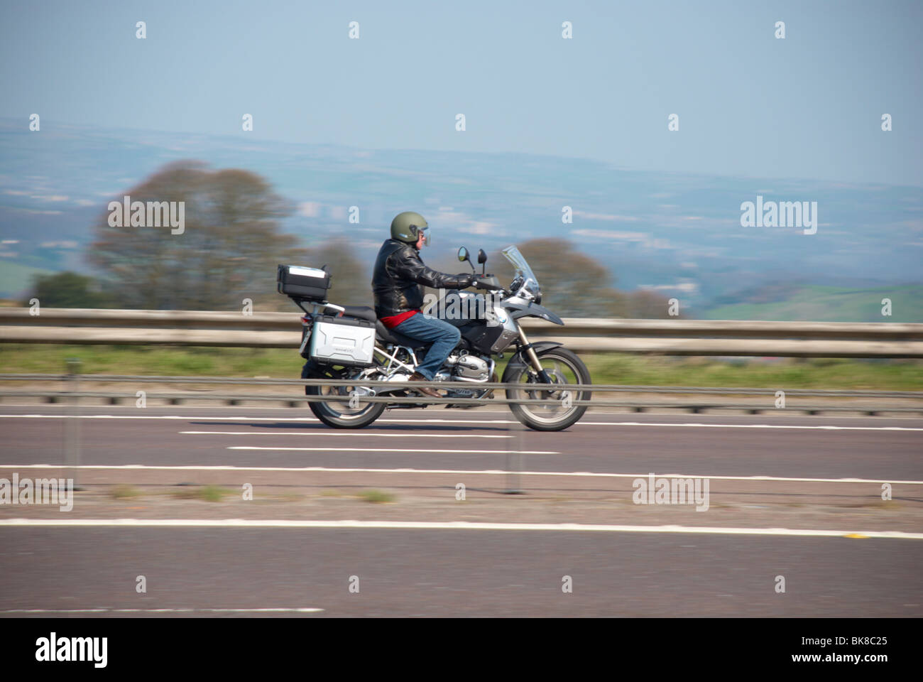 Biker sull'autostrada M62 (vicino a Outlane, Huddersfield). Foto Stock