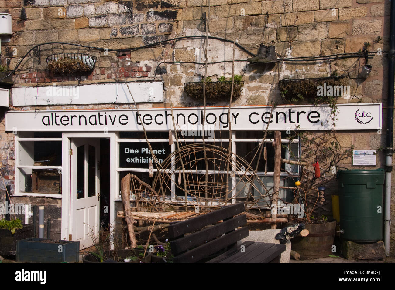 Facciata di Alternative Technology Center, Hebden Bridge, West Yorkshire Foto Stock