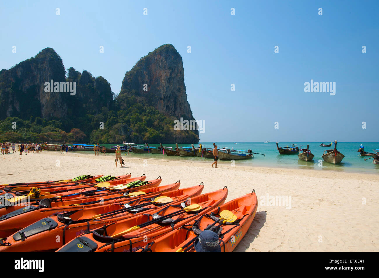 Kayak su Ray Leh West Beach, Krabi, Thailandia, Asia Foto Stock