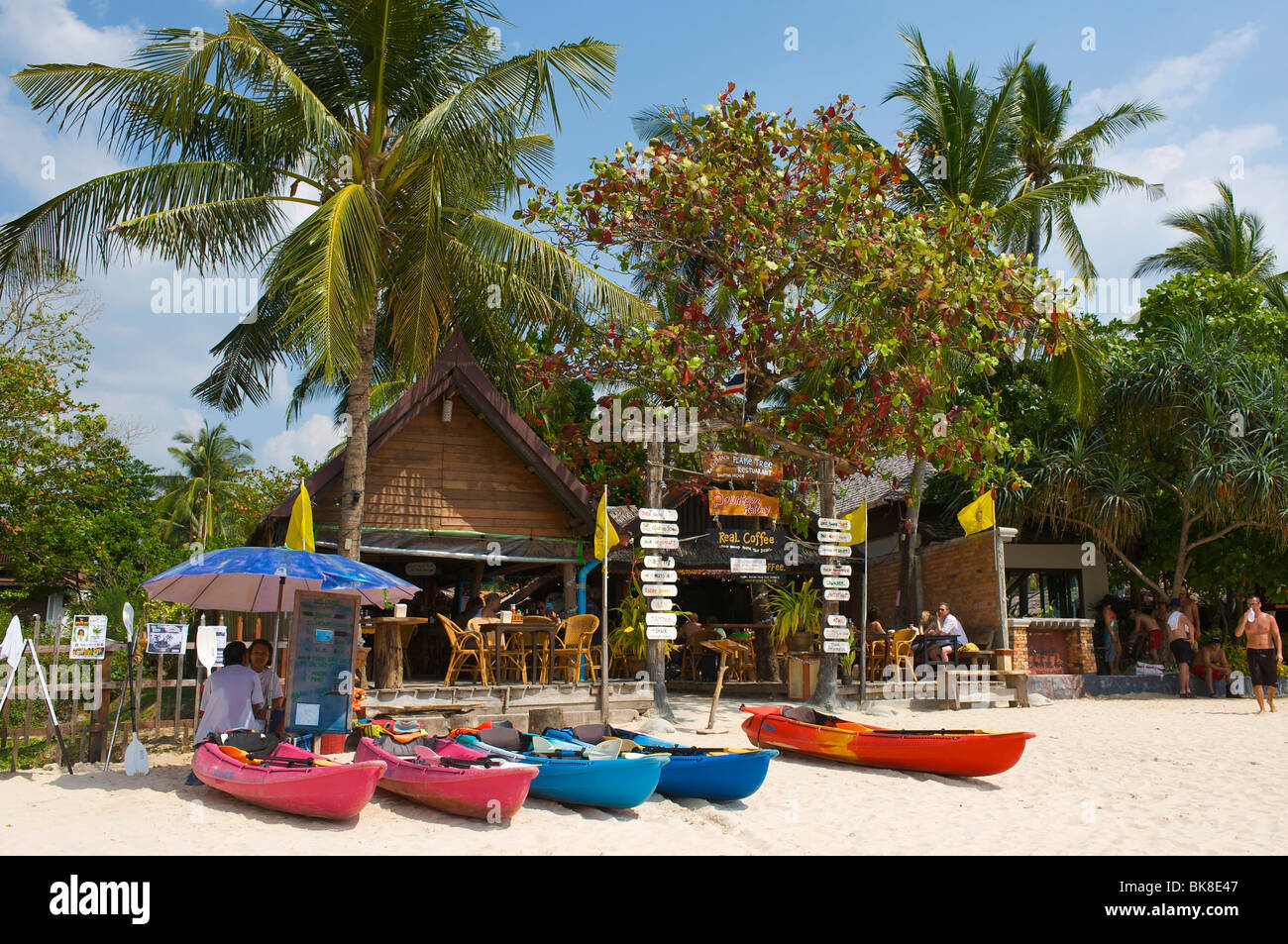 Il Beach bar presso il RAI Leh West Beach, Krabi, Thailandia, Asia Foto Stock