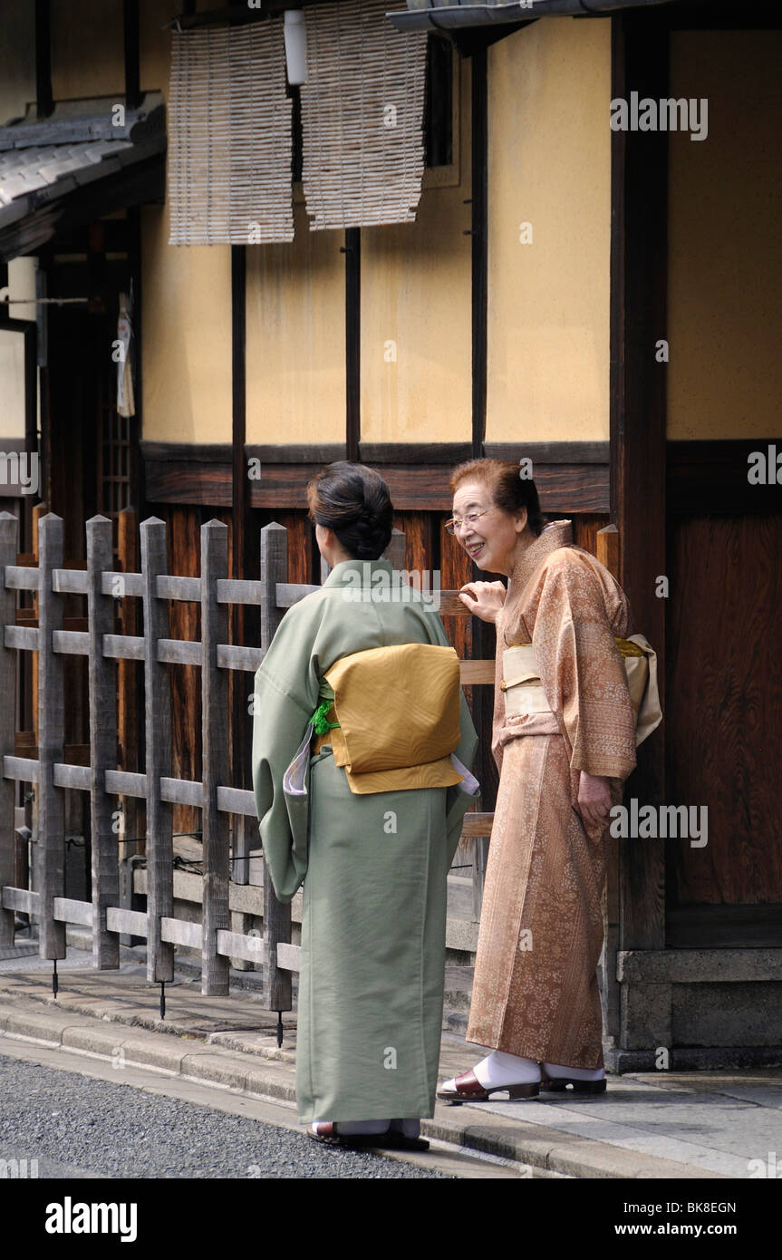 Personal addio ad un hotel guest dal proprietario, Tawaraya Ryokan, uno dei più antichi del mondo Guesthouses, Nakagyo-ku, Kyoto, Jap Foto Stock