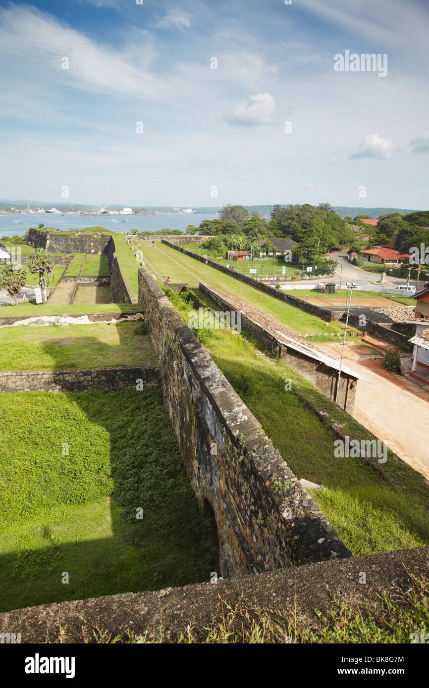 Vista del porto di Galle dalle mura del Forte di Galle, Galle, Sri Lanka Foto Stock
