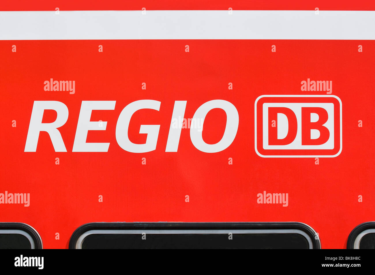 Ferrovie Tedesche treno passeggeri, Regio DB scritte, il logo del DB Regio AG Foto Stock