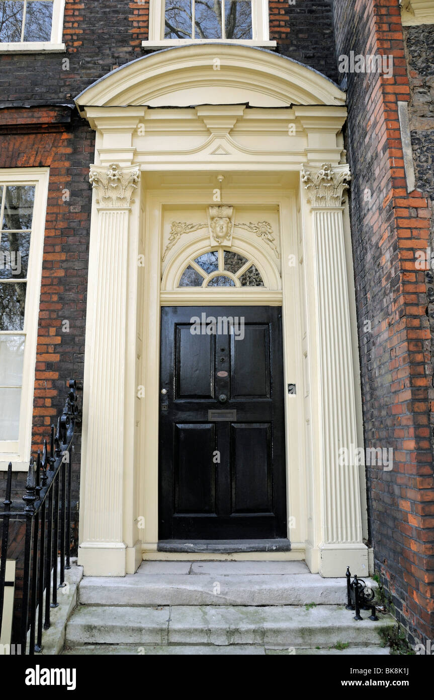 Porta finoal Masters House Sutton's Hospital di Charterhouse Square Londra Inghilterra REGNO UNITO Foto Stock