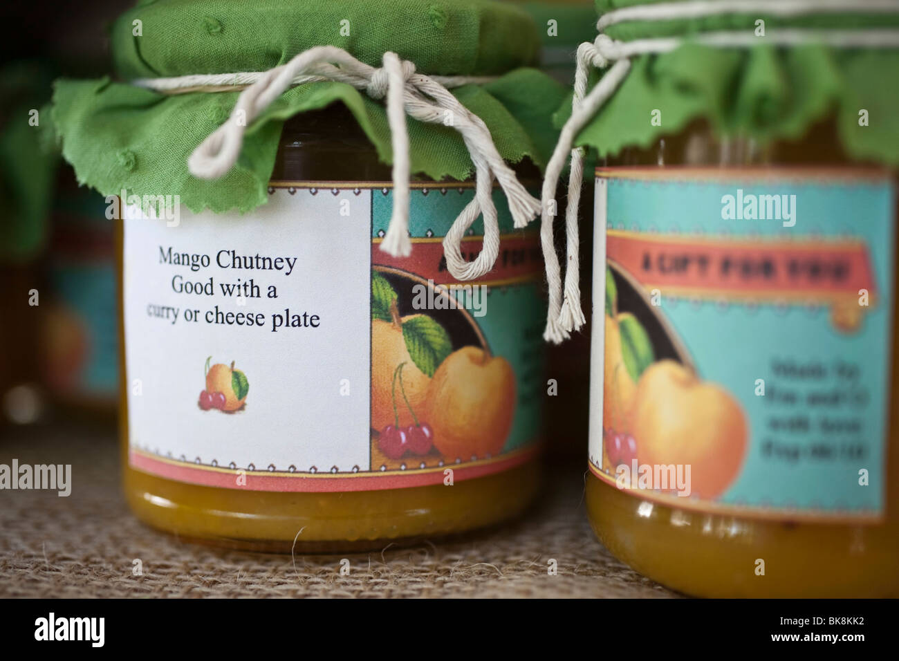 Vasi di chutney di mango in vendita al mercato degli agricoltori Foto Stock