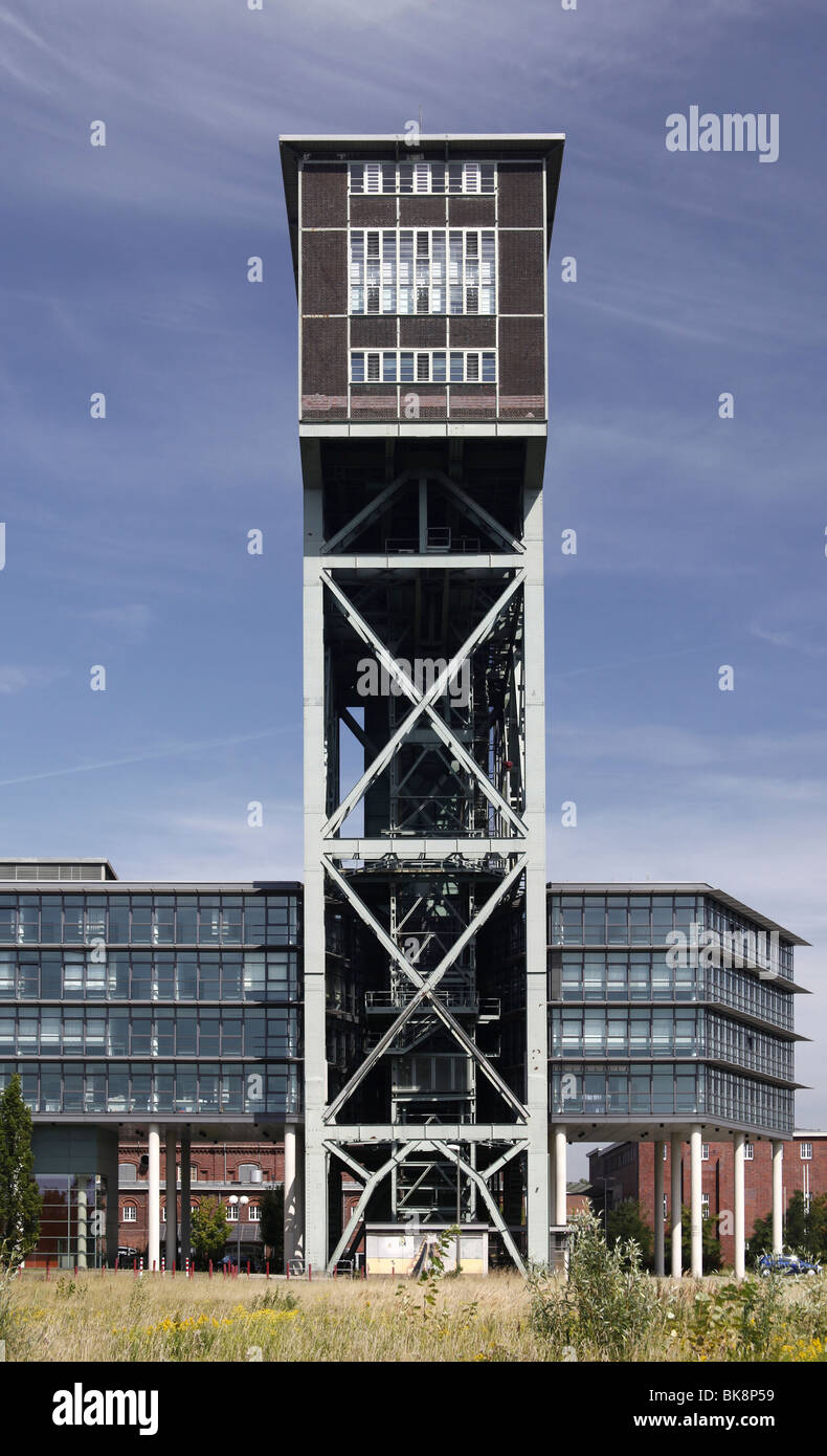 Torre di Hammerhead dell ex ministro Zeche Stein miniera, oggi edificio per uffici e centro di servizio, Dortmund, Nord Rhine-Westp Foto Stock