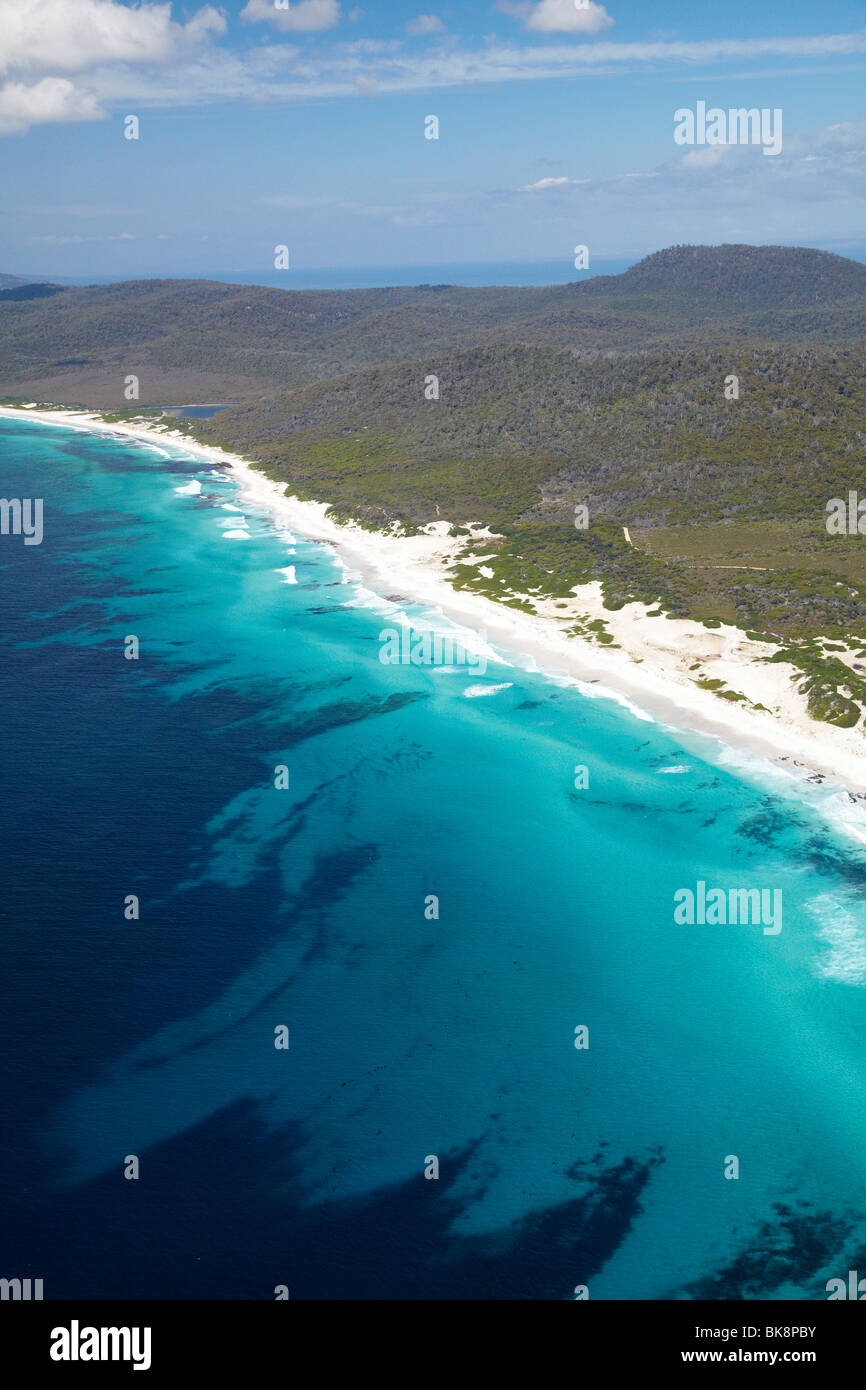 Friendly spiagge, Parco Nazionale di Freycinet, Penisola di Freycinet, Est della Tasmania, Australia - aerial Foto Stock