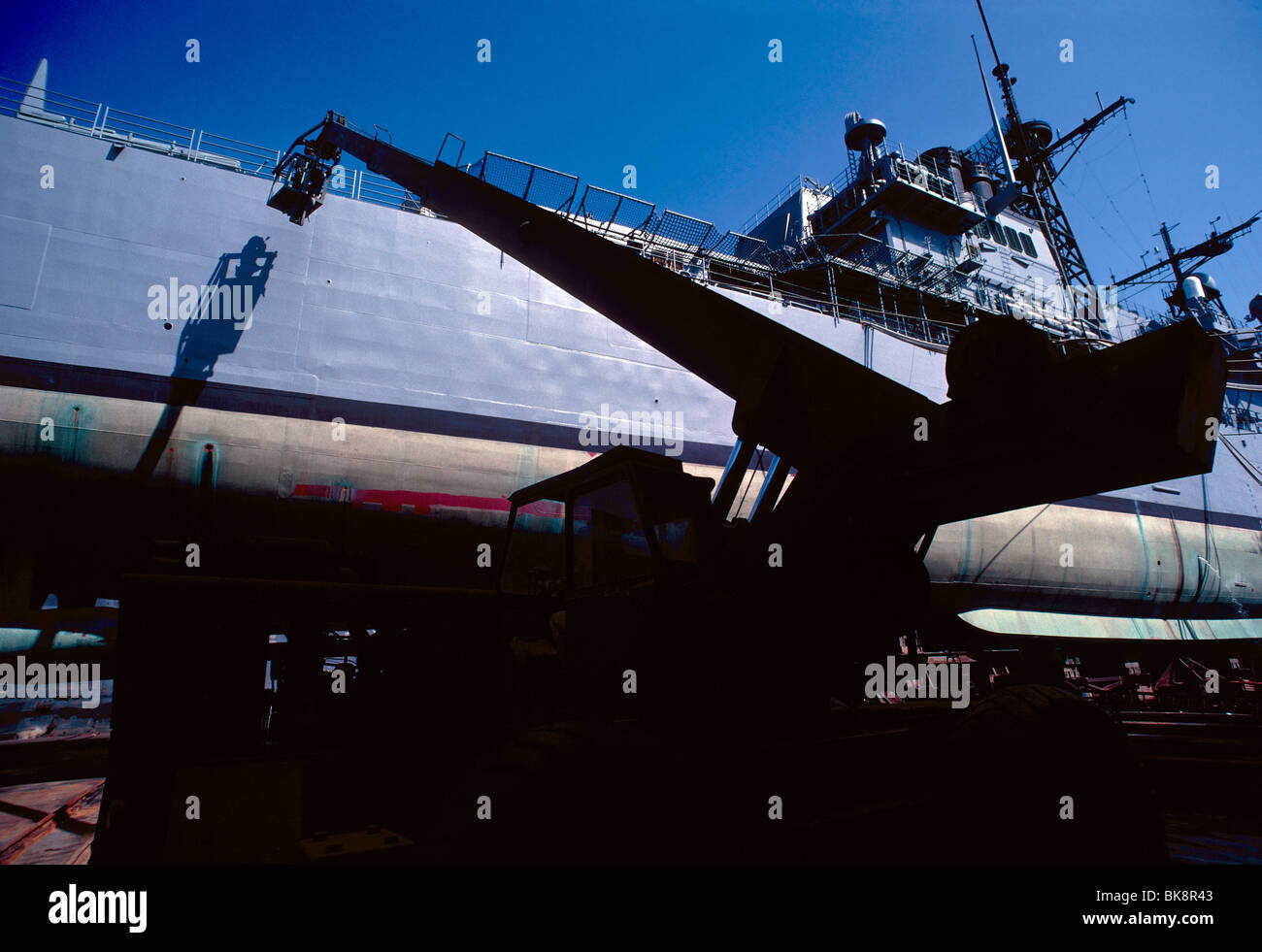Grande gru utilizzate per costruire ocean andando barche in un Pascagoula, Mississippi, cantiere navale. Foto Stock