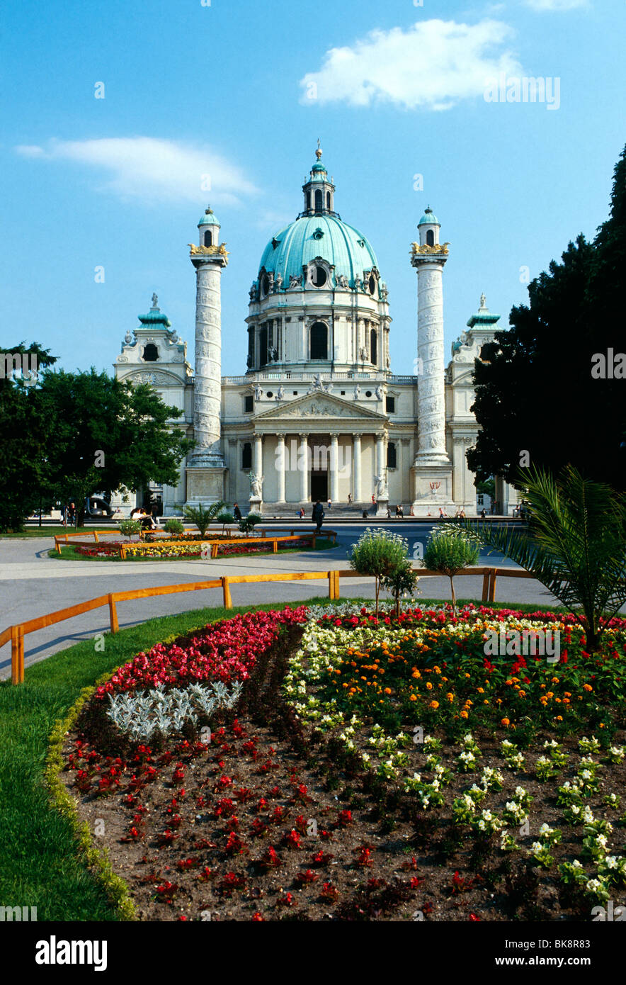 Chiesa di San Carlo Borromeo visto da Karlsplatz, Vienna, Austria Foto Stock