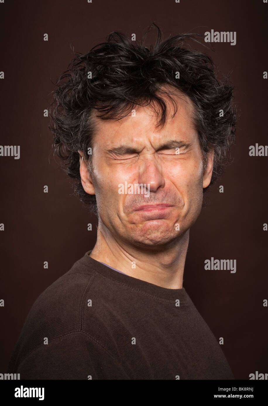 L'uomo ritratto headshot in studio Foto Stock