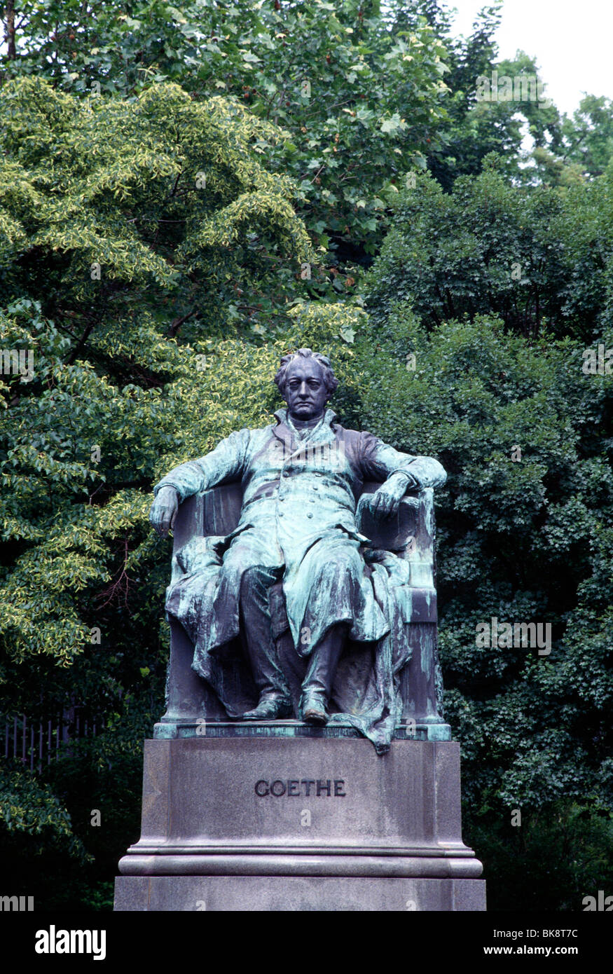 Statua di Johann Wolfgang Goethe, Tedesco scrittore e filosofo, in un pubblico parco della città di Vienna, Austria Foto Stock