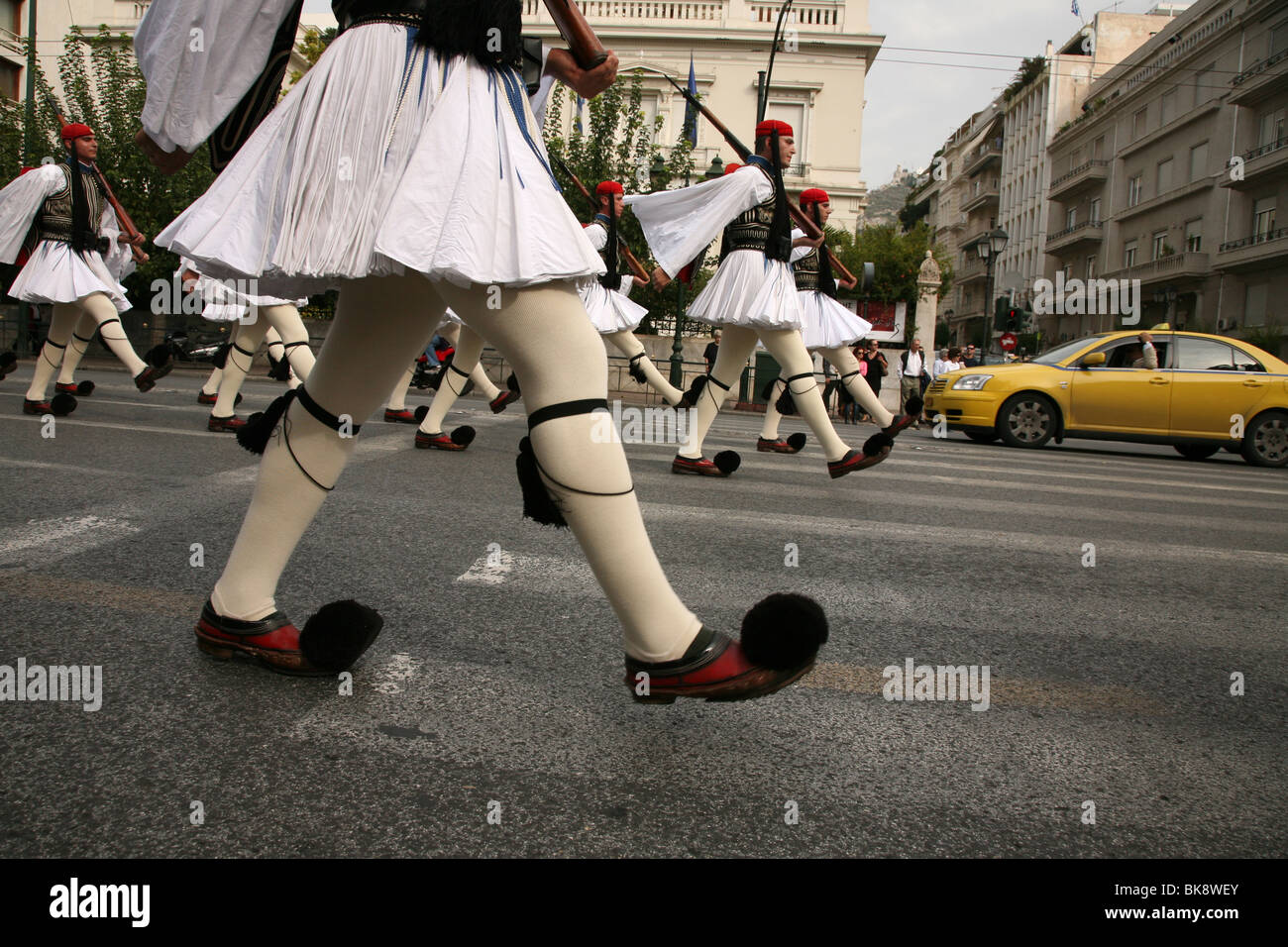 Il cerimoniale domenica sfilata di Evzones in Atene, Grecia. Foto Stock