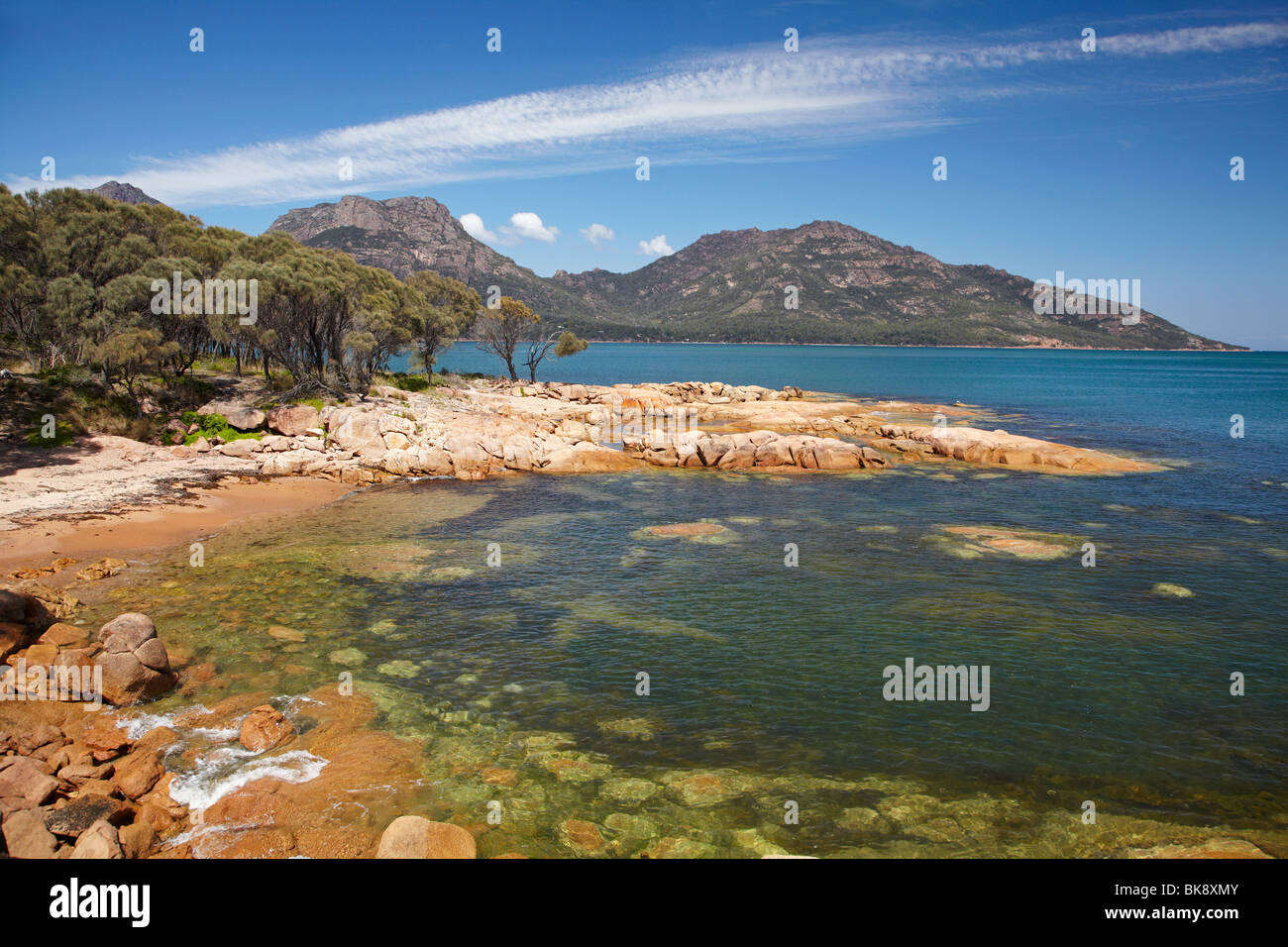 Rocce, Coles Bay e pericoli, Parco Nazionale di Freycinet, Penisola di Freycinet, Est della Tasmania, Australia Foto Stock