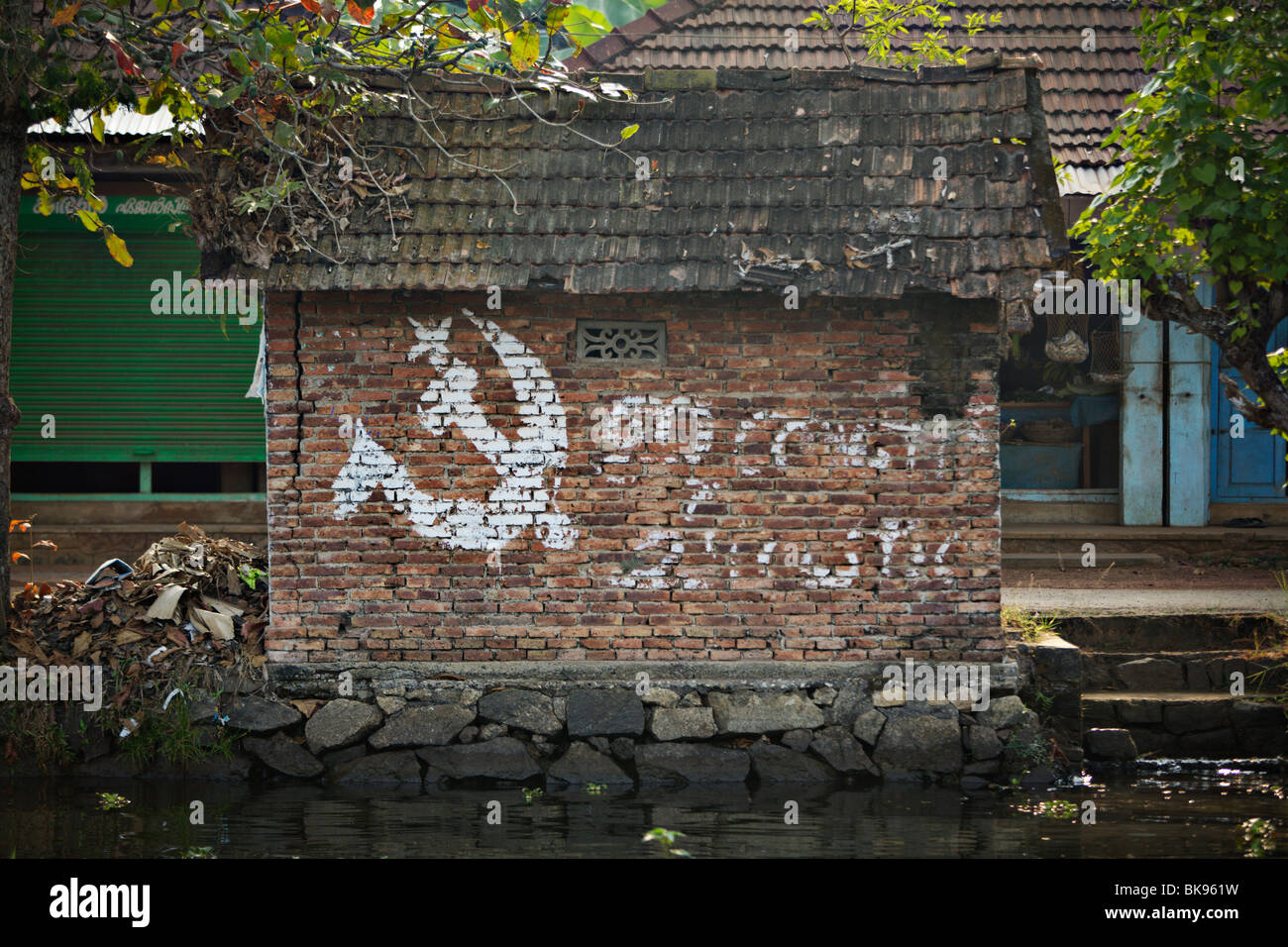 Il partito comunista è potente in lagune del Kerala, India. Foto Stock