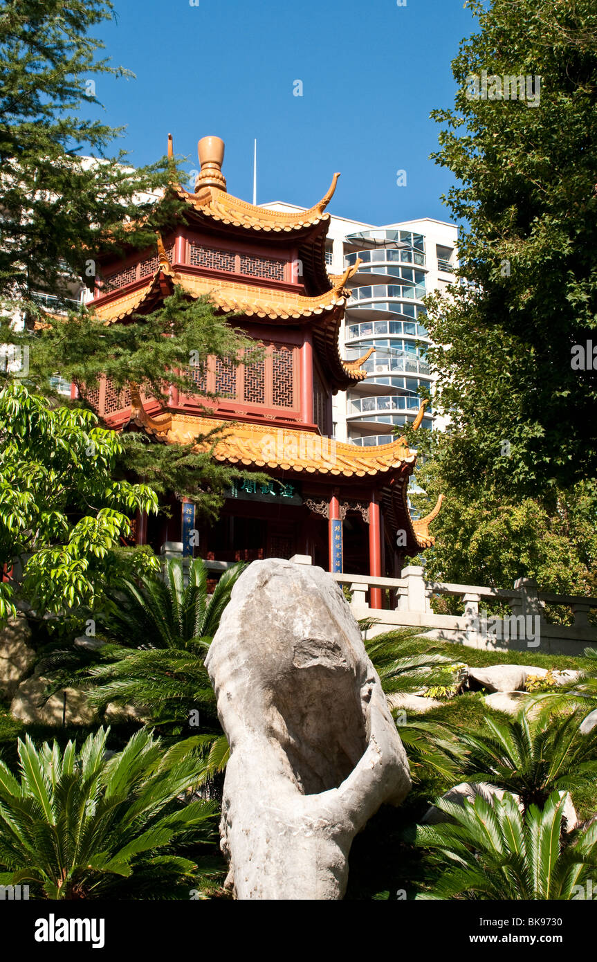 Giardino Cinese con tradizionale pagoda-padiglione di stile, il Gurr - visualizzazione chiara Pavilion, Sydney, Australia Foto Stock