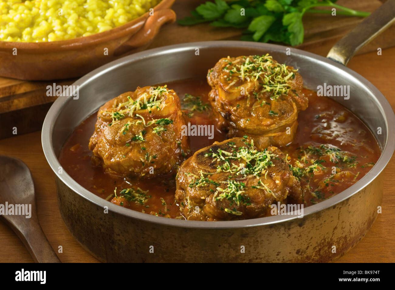 Ossobuco con risotto allo zafferano Italia cibo Foto Stock