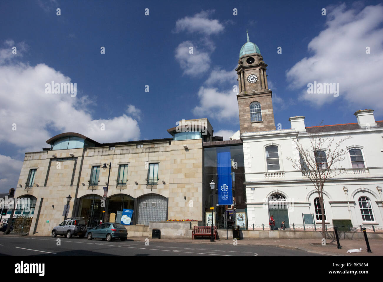 Il lino irlandese centro e lisburn museo ospitato nella vecchia casa di mercato e nuovo sviluppo in Liverpool City Centre Foto Stock